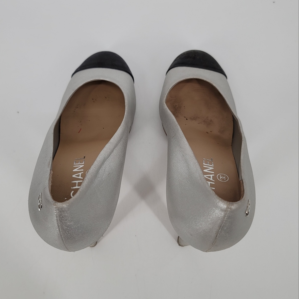 Chanel Silver Leather Black Cap Toe Platform Pumps Round Toe Size 38.5 with Box - Picture 7 of 14
